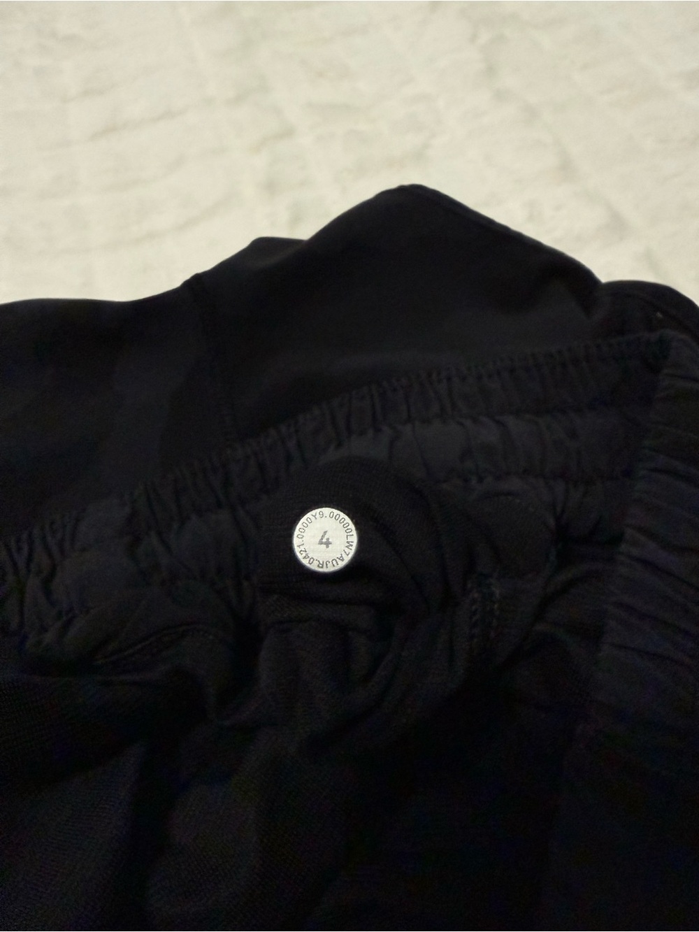 Lululemon hotty hot Heritage 365 Camo Deep Coal/Black, sz 4.  2in. Shorts - Picture 6 of 7